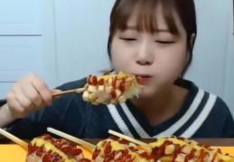 日本小姐姐芝士热狗棒,独特美味，席卷潮流美食界
