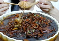 韩国小姐姐深夜吃炸酱,韩国小姐姐的美食之旅